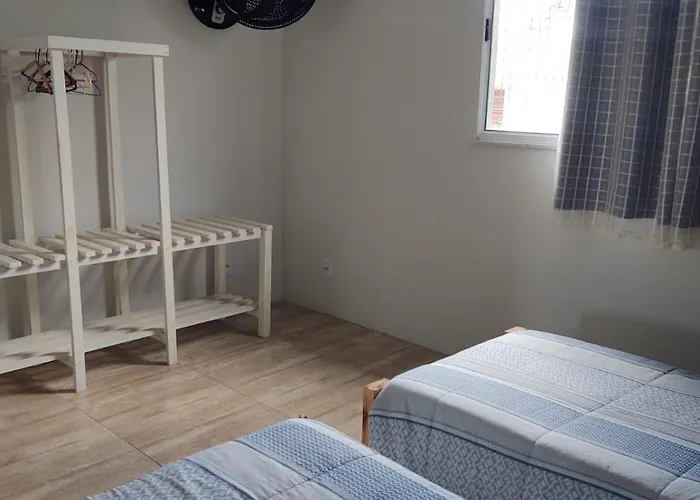 Casa com 2 suítes e quintal com churrasqueira
