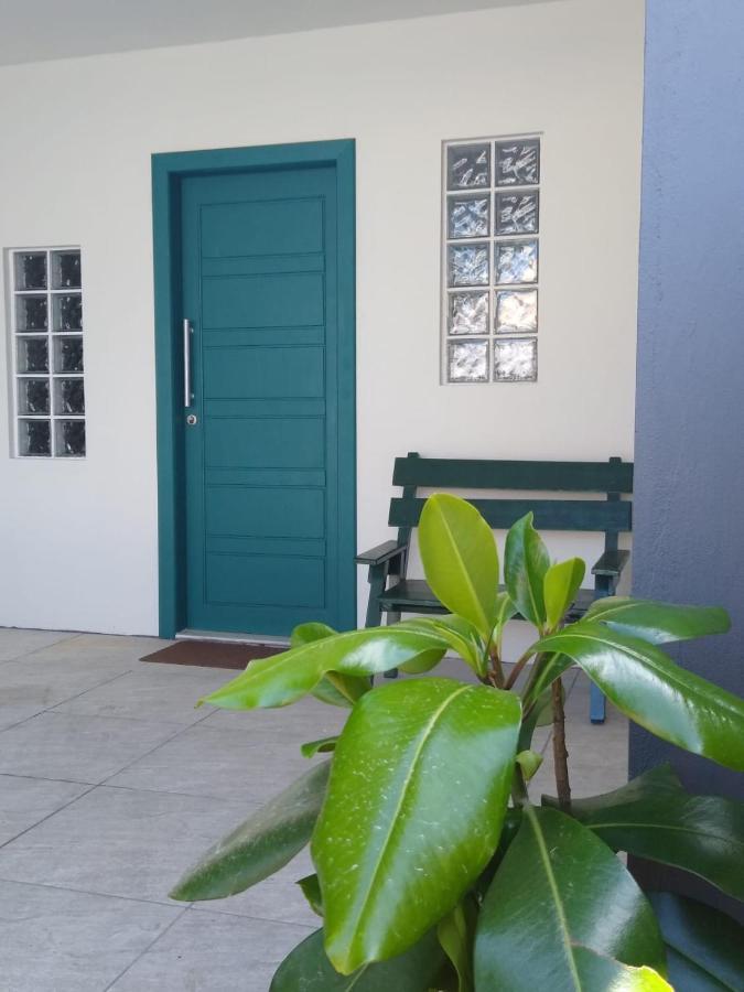 Casa Com 2 Suítes E Quintal Com Churrasqueira