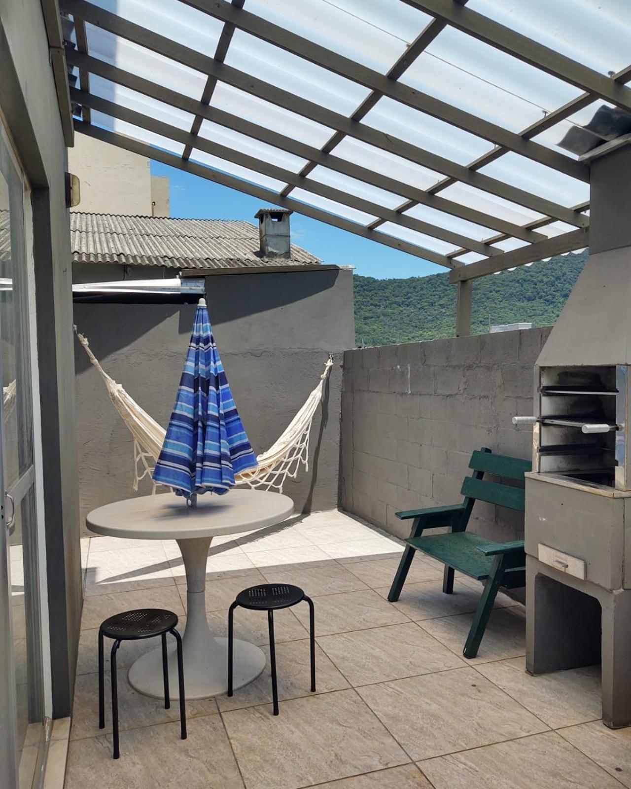 Casa Com 2 Suítes E Quintal Com Churrasqueira * Florianópolis